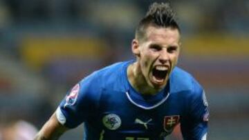 Hamsik celebra uno de sus tantos.