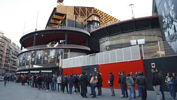 Colas en Mestalla.