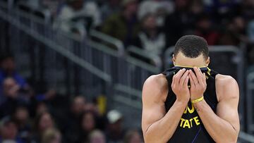 Para verlo mil veces: El imposible tiro de Steph Curry desde el pasillo