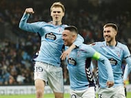Los jugadores del Celta celebran el gol anotado por Swedberg ante el Lille