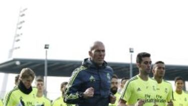 AL FRENTE. Zidane, ayer junto a Odegaard, Arbeloa y Danilo.