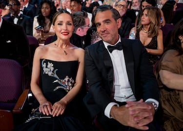 Rose Byrne y Bobby Cannavale durante la 98.ª edición de los premios Oscar 2026 celebrados en el Dolby Theatre.