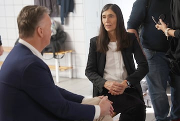 María Blasco, directora del CNIO, durante la conversación con Van Gaal.



