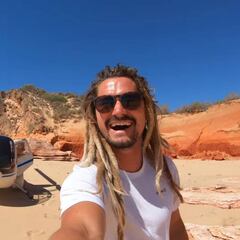 El skimboarder Austin Keen recorre el oeste de Australia con su tabla y un helicóptero