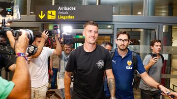 06/08/25
VALENCIA CF
LLEGADA DE BAPTISTE SANTAMARIA A VALENCIA