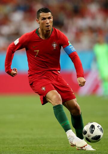 El astro portugués es el comandante de su selección, con la que ha marcado 4 de los 5 goles que llevan los lusos y marcha en la terna de los máximos rompe redes.