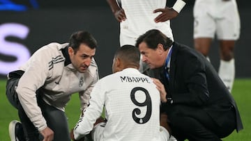 Real Madrid's French forward #09 Kylian Mbappe receives medical attention after an injury during the UEFA Champions League football match between Atalanta and Real Madrid at the Gewiss Stadium in Bergamo, on December 10, 2024. (Photo by Alberto PIZZOLI / AFP)