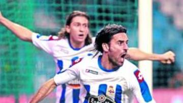 <b>LOS PROTAGONISTAS. </b>Juan Rodríguez y Filipe Luis, ambos en la imagen, fueron los autores de los dos goles del Deportivo contra el Valencia.