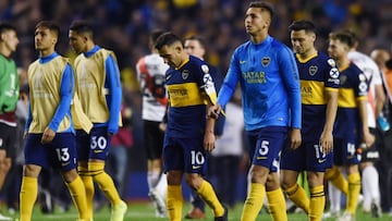 BUENOS AIRES, ARGENTINA - OCTOBER 22: Mauro Zarate of Boca Juniors, Carlos Tevez of Boca Juniors and Agustin Almendra of Boca Juniors look dejected after the Semifinal second leg match between Boca Juniors and River Plate as part of Copa CONMEBOL Libertadores 2019 at Estadio Alberto J. Armando on October 22, 2019 in Buenos Aires, Argentina. (Photo by Marcelo Endelli/Getty Images)