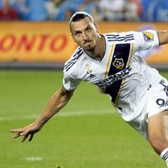 4 latinos, junto a Zlatan y Rooney en el equipo de la semana 34