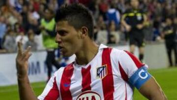 Agüero, celebrando su último gol.