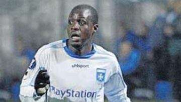 <b>EXPERIENCIA. </b>Kanga Akalé ha ganado dos Copas de Francia con el Auxerre.
