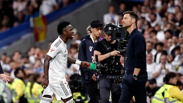 Vinicius brilló en una nueva edición del enfrentamiento entre Real Madrid y Barcelona, pero Xabi Alonso lo sustituyó y no lo asimiló de la mejor manera.