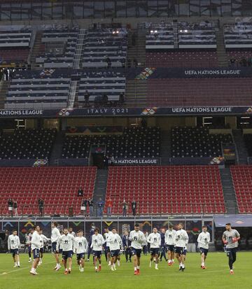 El grupo de jugadores se ejercita en San Siro.