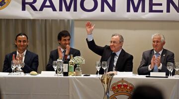 Florentino Pérez saludando a los asistentes del acto. 