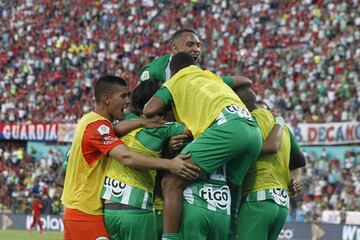 Nacional se quedó con el clásico 302 frente al DIM que ofició como local en el Atanasio Girardot, que una vez más dio ejemplo con las dos hinchadas en las tribunas.