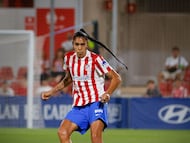 Gaby García, dando un pase con el Atlético esta temporada.