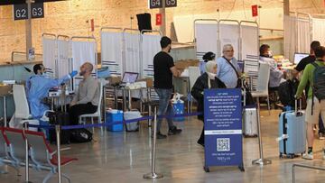 Passengers undergo a COVID-19 test at Israel&#039;s Ben Gurion airport in Lod on May 19, 2022. - Starting May 21, both Israeli and foreign travellers will no longer need to be tested for COVID-19 to enter the country, neither before boarding a flight nor 