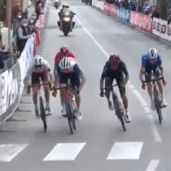 El potente sprint de Egan Bernal para ser segundo en Italia