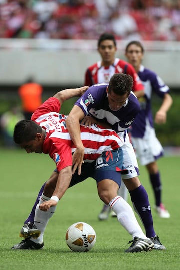 La primera victoria en un encuentro de del torneo mexicano fue el 5 de septiembre, por 3-0 sobre Estudiantes Tecos. Los goles aquel domingo fueron de Omar Bravo (‘37), Michel Vázquez (‘74) y Marco Fabián (‘90)