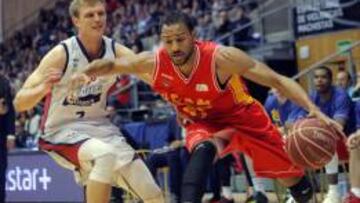 Sadiel Rojas penetra ante Haws Tyler.