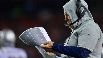 DENVER, CO - NOVEMBER 12: Head coach Bill Belichick of the New England Patriots reviews a printout on the sideline during a game at Sports Authority Field at Mile High on November 12, 2017 in Denver, Colorado. Dustin Bradford/Getty Images/AFP
== FOR NEWSPAPERS, INTERNET, TELCOS & TELEVISION USE ONLY ==