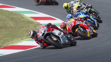 SCARPERIA, ITALY - JUNE 04:  Jorge Lorenzo of Spain and Ducati Team  leads the field during the MotoGP race during the MotoGp of Italy - Race at Mugello Circuit on June 4, 2017 in Scarperia, Italy.  (Photo by Mirco Lazzari gp/Getty Images)