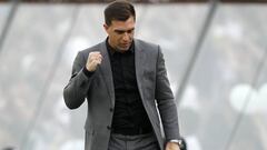 Ftbol, Colo Colo vs Union Espanola.
 Duodecima fecha campeonato de Transicin 2017.
 El entrenador de Colo Colo Pablo Guede da instrucciones a sus jugadores durante el partido de primera division disputado contra Union Espanola en el estadio Monumental en Santiago Chile.
 05/11/2017
 Felipe Zanca/Photosport
 
 Football, Colo Colo vs Union Espanola. 
 Twelfth dateTransition championship 2017.
 Colo Colo&#039;s manager Pablo Guede instructs his players player during a first  division football match played against Union Espanola at the Monumental Stadium in Santiago Chile.
 05/11/2017
 Felipe Zanca/Photosport