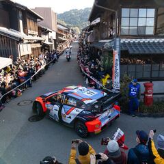 Neuville se corona campeón tras salirse Tanak