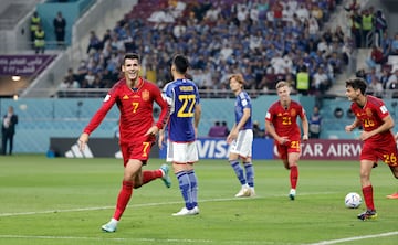 0-1. Álvaro Morata celebra el primer gol que marca con un certero remate de cabeza.