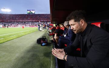 El entrenador del Atlético de Madrid, Simeone, antes del inicio del encuentro. 