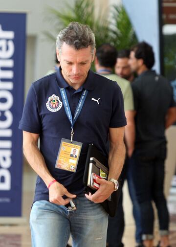 El CEO del club Chivas del Guadalajara, José Luis Higuera Barberi,  durante el tercer día de actividades del XXVIII Régimen de Transferencias de la Liga Bancomer MX.