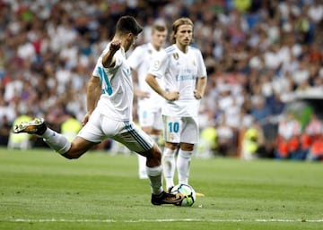 Real Madrid Marco Asensio grabs the equaliser against Valencia.