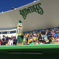 La casa de los Rowdies se encendió con la visita de Chicharito