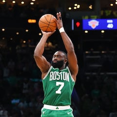 Why is Jaylen Brown not playing today for the Celtics against the Kings?