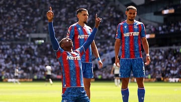 Soccer Football - Premier League - Tottenham Hotspur v Crystal Palace - Tottenham Hotspur Stadium, London, Britain - May 11, 2025 Crystal Palace's Eberechi Eze celebrates scoring their second goal REUTERS/David Klein EDITORIAL USE ONLY. NO USE WITH UNAUTHORIZED AUDIO, VIDEO, DATA, FIXTURE LISTS, CLUB/LEAGUE LOGOS OR 'LIVE' SERVICES. ONLINE IN-MATCH USE LIMITED TO 120 IMAGES, NO VIDEO EMULATION. NO USE IN BETTING, GAMES OR SINGLE CLUB/LEAGUE/PLAYER PUBLICATIONS. PLEASE CONTACT YOUR ACCOUNT REPRESENTATIVE FOR FURTHER DETAILS.. TPX IMAGES OF THE DAY
