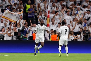 1-2. Antonio Rüdiger celebra el primer tanto que anota en el minuto 59 de partido.