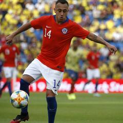 El único futbolista chileno del exterior que votará en el plebiscito