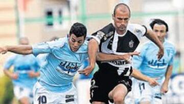 <b>TEDIOSO. </b>Poli Ejido y Vecindario aburrieron a los pocos aficionados que asistieron al encuentro.