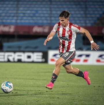 Único uruguayo en 'Next Generation 2022'. Este año, el extremo ha disputado 22 partidos con River Plate de Montevideo. registrando solo un gol y tres asistencias.