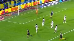 Este pudo ser un golazo de Carlos Palacios: ¡elegancia pura en la definición!