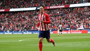 Soccer Football - La Liga Santander - Atletico Madrid vs Levante - Wanda Metropolitano, Madrid, Spain - April 15, 2018 Atletico Madrid's Fernando Torres celebrates scoring their third goal REUTERS/Sergio Perez