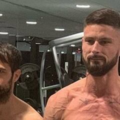 Cesc se compara físicamente con Giroud y Casillas se echa las manos a la cabeza