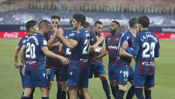 15/06/20 PARTIDO PRIMERA DIVISION 
 CORONAVIRUS COVID19 
 ESTADIO CAMILO CANO
 LEVANTE - SEVILLA
 GOL 1-1 EN PROPIA PUERTA DE DIEGO CARLOS
 ALEGRIA