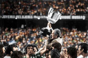 El vasco fue un grande de la historia del Athletic como jugador. Como entrenador estuvo en el banquillo de San Mamés en dos etapas. En la primera conquistó la Copa de 1969. El otro título de su palmarés es muy recordado por los aficionados del Betis. Su primera Copa, en 1977.