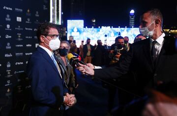 Fabio Capello es entrevistado a su llegada  a los Globe Soccer Awards