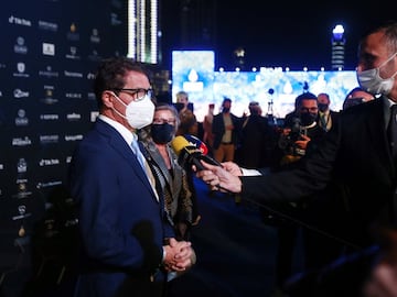 Fabio Capello es entrevistado a su llegada  a los Globe Soccer Awards