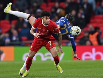 El colombiano fue una de las figuras en la victoria de los Reds 0-1 sobre Chelsea en Wembley. Cuarto título de Lucho en Inglaterra.
