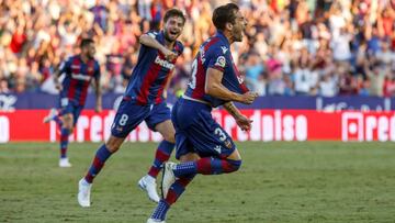 Toño celebra su gol en el partido entre Levante y Alavés.