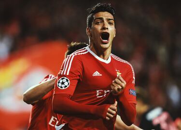 Al Atlético de Madrid llegó en la temporada 14/15 procedente del CF América. El conjunto rojiblanco desembolsó más de diez millones de euros. Tras ello se amrchó al Benfica tras no cuajar como colchonero. Durante su etapa portuguesa estuvo cedido en el Wolverhampton hasta que este, en la campaña 19/20, lo adquirió definitivamente por 38 millones de euros.